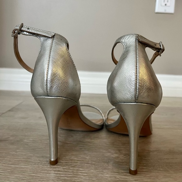 Silver Heels (Banana Republic) - Picture 6 of 6